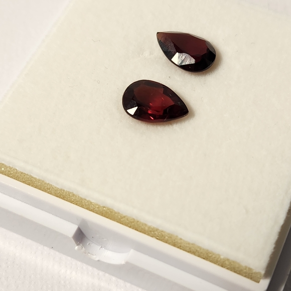 NIB 3.55cts Natural Mozambique Garnet Pair 10x7mmPear Cut Matched loose stones - Picture 9 of 15